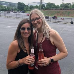 Meet your Posher, Laura